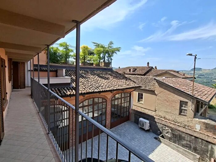Appartamento trilocale in affitto in Via Alba, Serralunga D'Alba