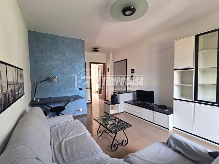 Appartamento quadrilocale in vendita in Via Armando Mannini, Massa