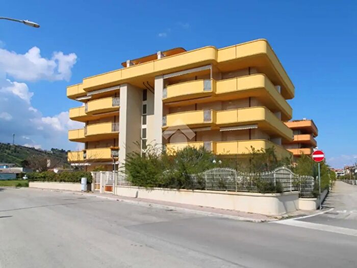 Appartamento trilocale in vendita in Via Spataro Ovest, Tortoreto