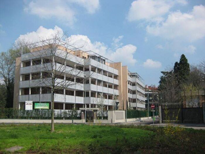 Appartamento quadrilocale in affitto in via Degli Alerami, San Siro, Milano