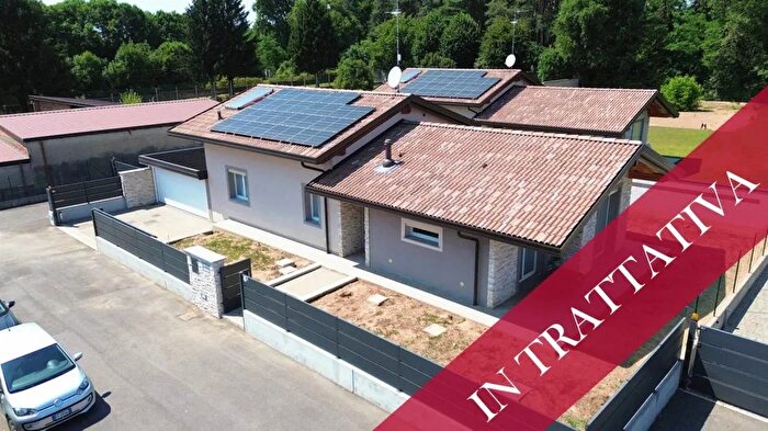 Casa quadrilocale in vendita in Via Piave Cogliate, Cogliate