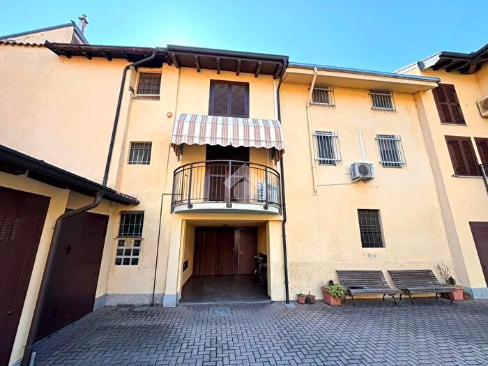 Casa bilocale in vendita in Via Castello, Cerano