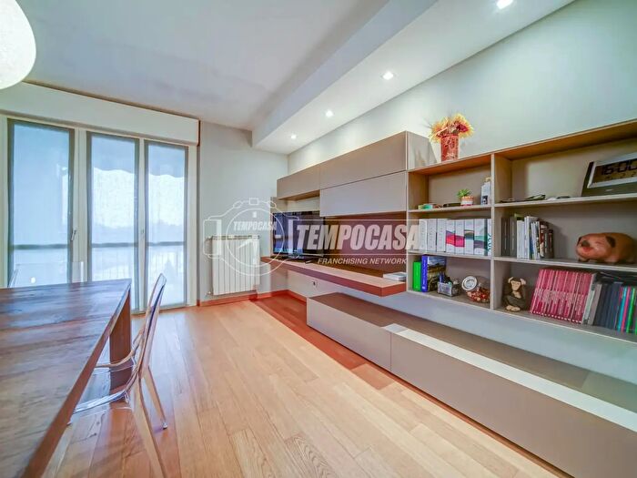 Appartamento trilocale in vendita in Via Monteleone, Gallarate