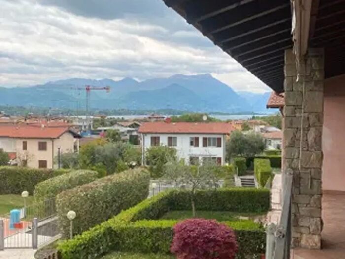 Appartamento trilocale in vendita in Via degli Alpini, Manerba Del Garda