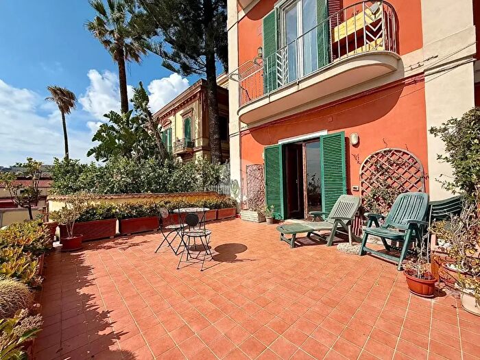 Appartamento quadrilocale in vendita in Via Torquato Tasso, Napoli