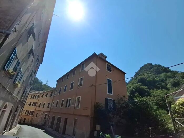 Appartamento trilocale in vendita in Via Fabbriche, Genova