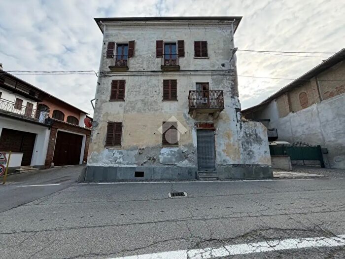 Casa con 7 locali in vendita in Via XX Settembre, Settimo Rottaro