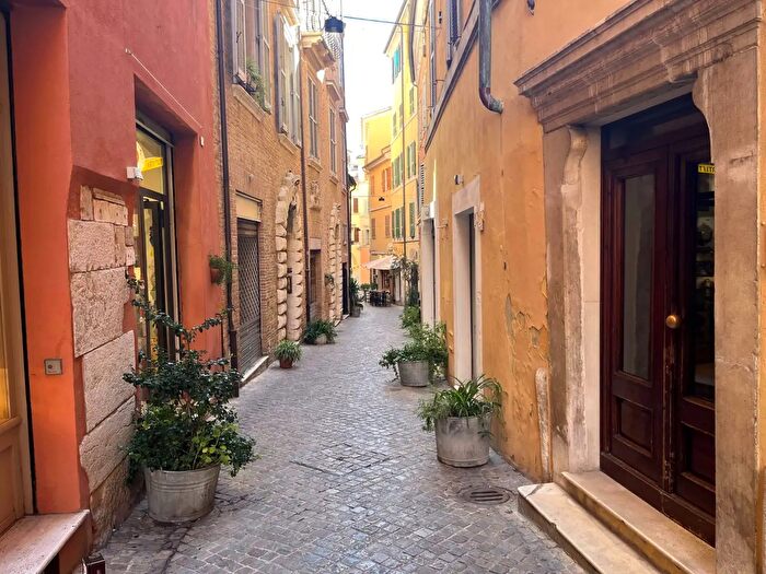 Appartamento bilocale in vendita in Via Orefici, Ancona