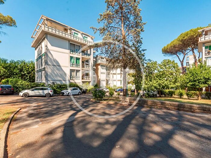 Appartamento trilocale in vendita in Via Cassia, Roma