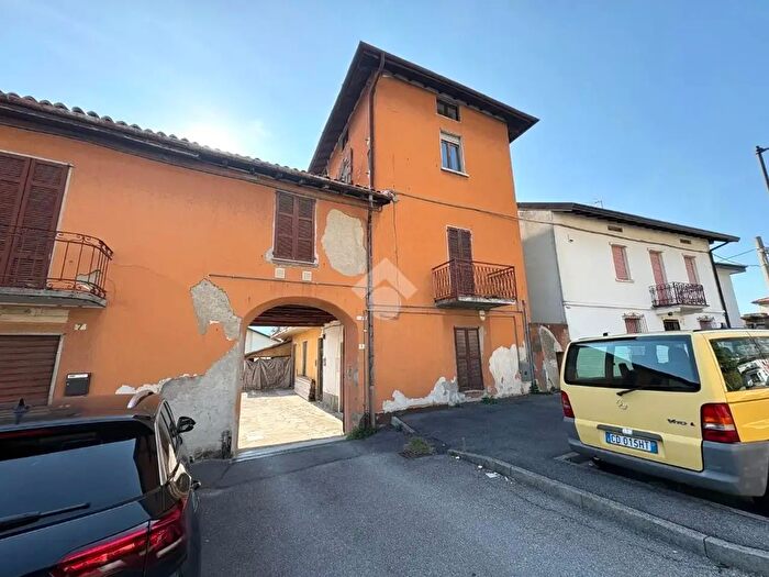 Casa trilocale in vendita in Piazza Giuseppe Verdi, Calolziocorte