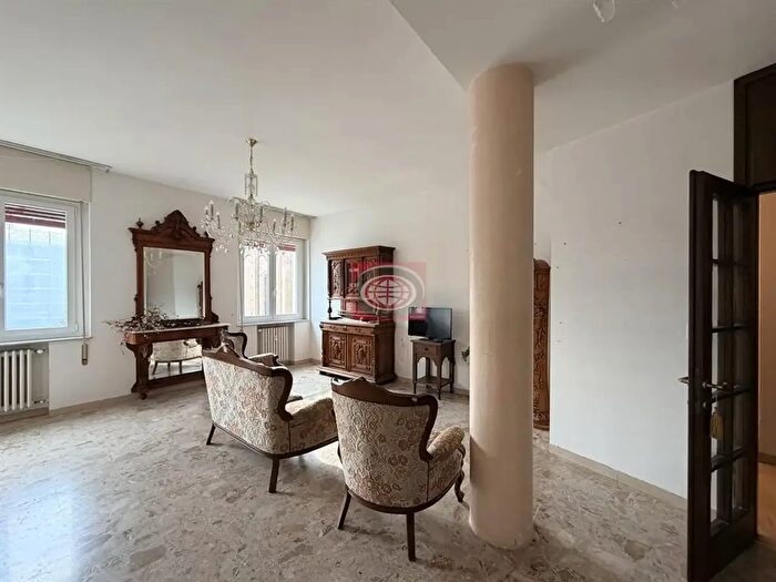 Appartamento con 6 locali in vendita in Cesena