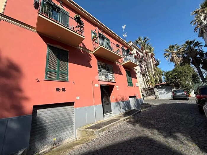 Appartamento trilocale in affitto in Via Ernesto Murolo, Napoli