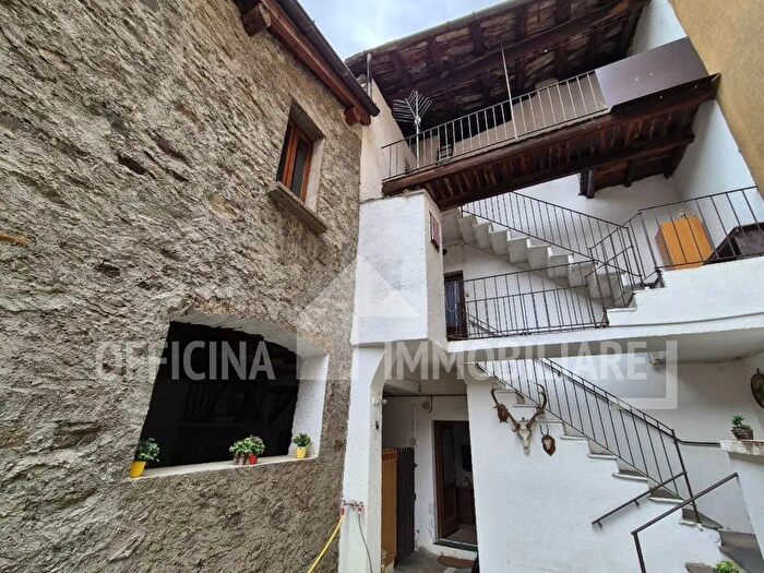 Casa con 6 locali in vendita in Via Beato Andrea, Morbegno