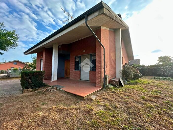 Casa con 5 locali in vendita in Via Primo Levi, Santhia