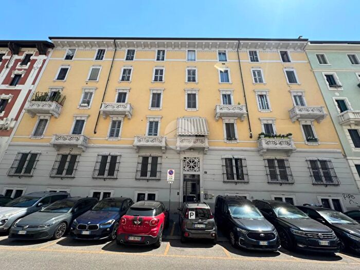 Appartamento trilocale in vendita in Via Mantova, Milano