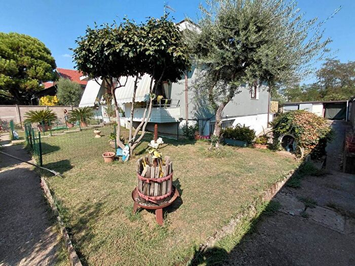 Casa quadrilocale in vendita in Via Col di Nava, Centro, Busto Garolfo