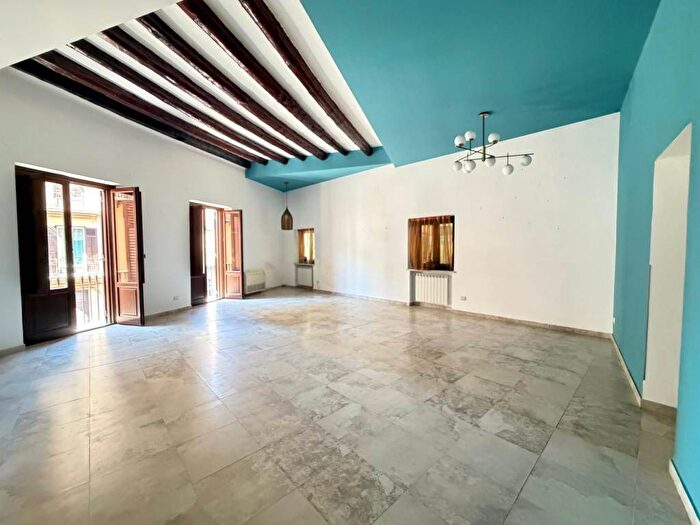 Appartamento quadrilocale in affitto in Via Trabia, Castellammare, Palermo