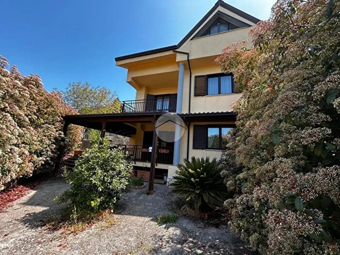Casa con 6 locali in vendita in Traversa I Via Viali, Carolei
