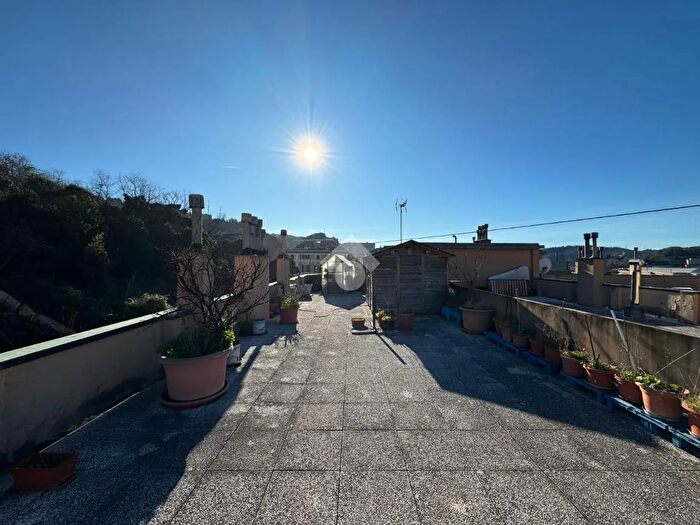 Appartamento quadrilocale in vendita in Via Monte Sei Busi, Genova