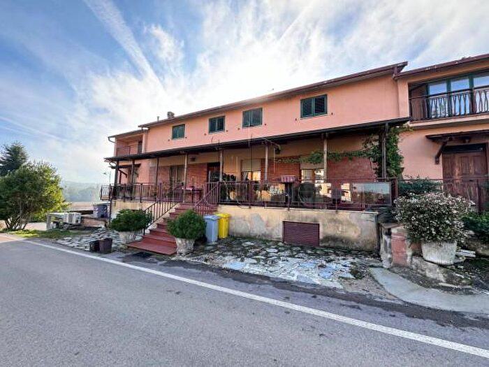 Appartamento trilocale in vendita in Strada Provinciale di Pie, Montone