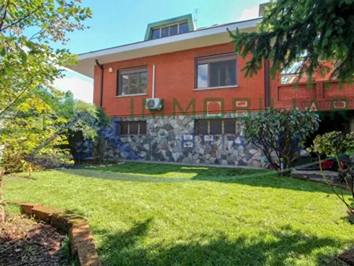 Casa quadrilocale in vendita in Via Fabio Filzi, Magnago