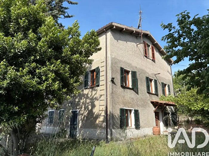 Casa con 9 locali in vendita in Frazione Montevecchio, Pergola