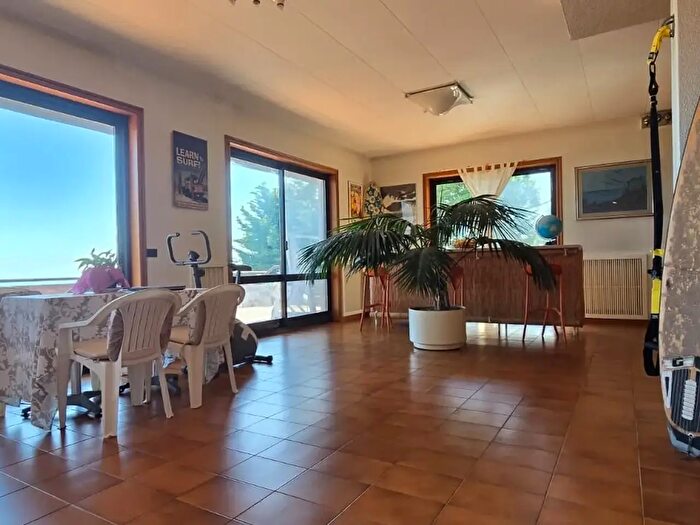 Appartamento con 8 locali in vendita in Strada Comunale Chiappinello, Montesilvano