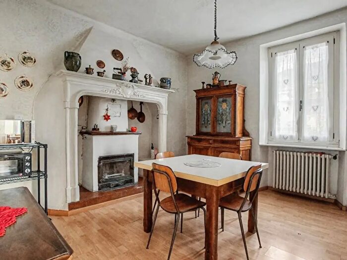 Casa con 15 locali in vendita in Via Erminia Maggi, Cuvio
