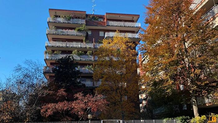 Appartamento quadrilocale in vendita in Viale San Gimignano b Milano, Milano