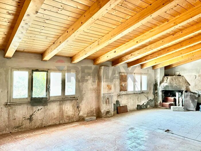 Casa con 7 locali in vendita in Thiesi