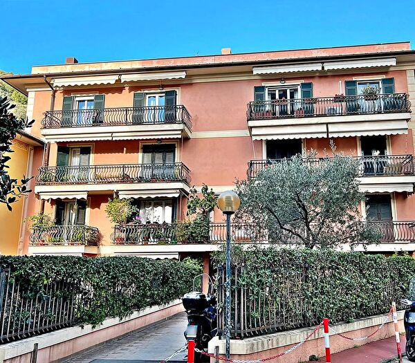 Appartamento con 5 locali in vendita in Via Angelo Argiroffo, Chiavari