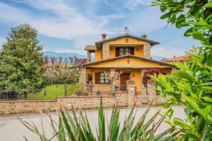 Casa con 6 locali in vendita in Via dellOlivo, Monte San Savino