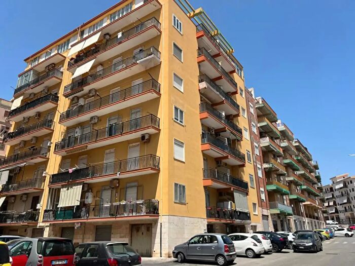 Appartamento trilocale in vendita in Via Grottasanta, Siracusa