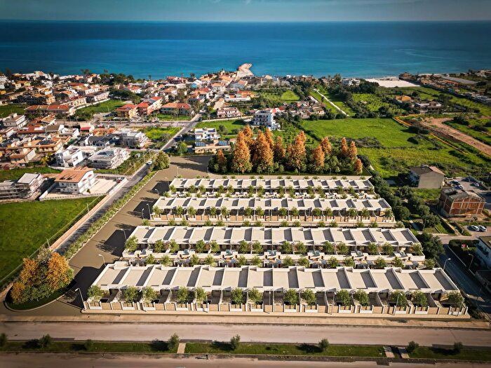 Casa trilocale in vendita in Via Miramare, Avola