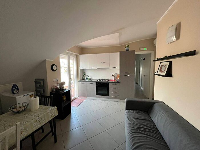 Casa trilocale in affitto in Via Caprera, Catanzaro Lido, Catanzaro