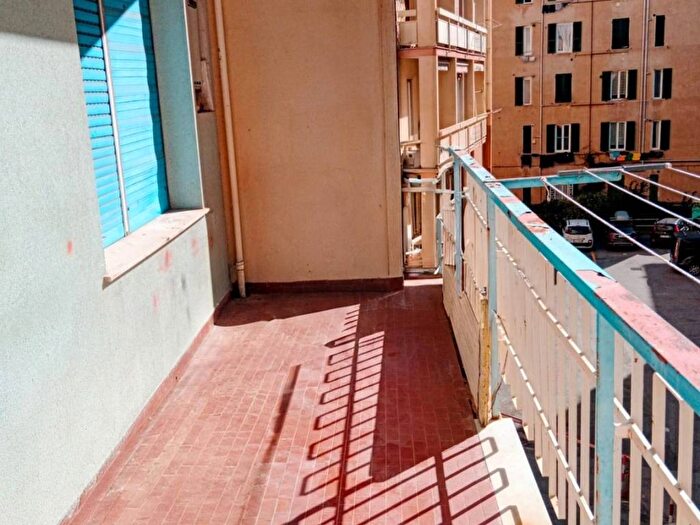 Appartamento trilocale in affitto in Via Michele Erede, Sestri Ponente, Genova