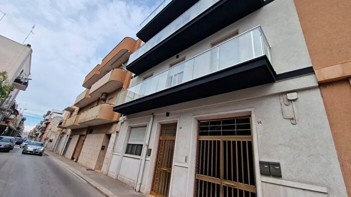 Appartamento quadrilocale in vendita in Via Saffi Andria Andria Zona Via Barletta, Andria