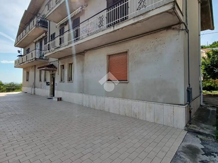 Appartamento trilocale in vendita in Contrada Bora, Monsampolo Del Tronto