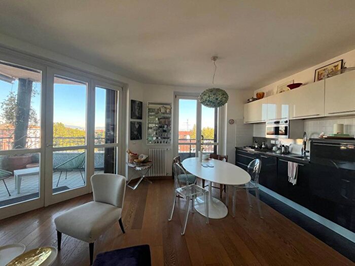 Casa trilocale in affitto in Via Gerolamo Tiraboschi, Porta Romana Medaglie dOro, Milano