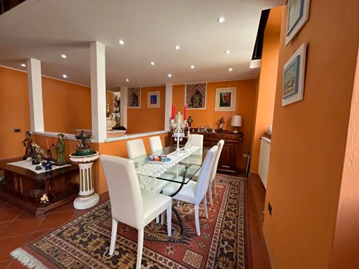 Appartamento con 5 locali in vendita in Lucca