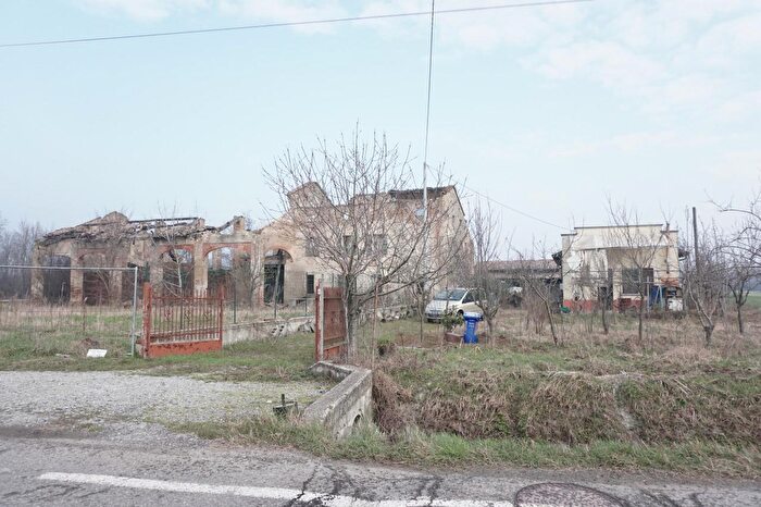 Casa con 9 locali in vendita in Via al Malcantone, Sorbolo Mezzani