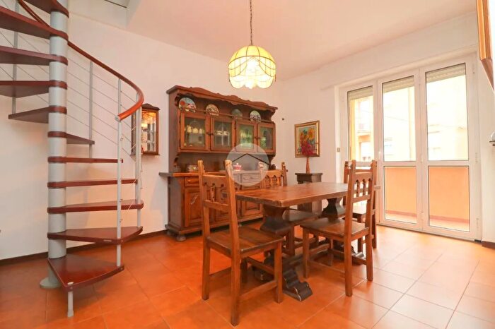 Appartamento quadrilocale in vendita in Via a Diaz, Rho