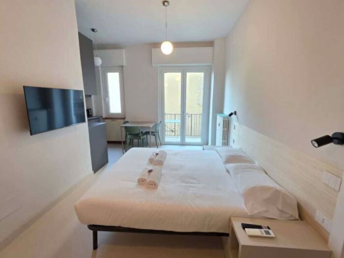 Appartamento in affitto in Via Luigi Federico Menabrea, Farini, Milano