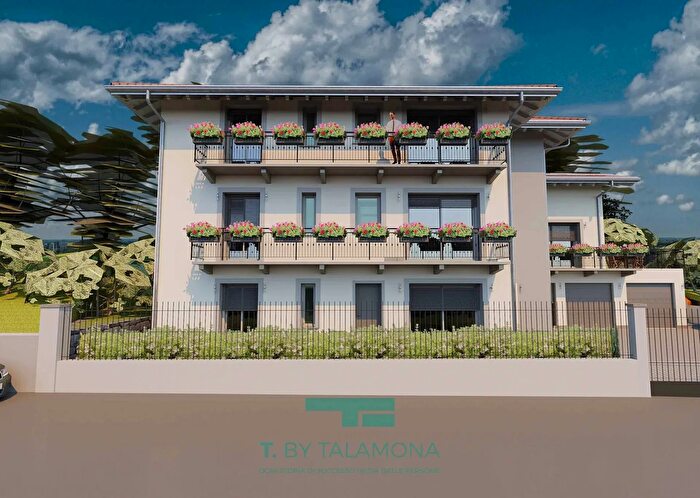 Appartamento trilocale in vendita in Mesenzana