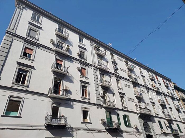 Appartamento quadrilocale in affitto in Via Cesare Rosaroll, Tribunali, Napoli