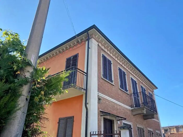 Casa con 6 locali in vendita in Via dellAsilo, Grinzane Cavour