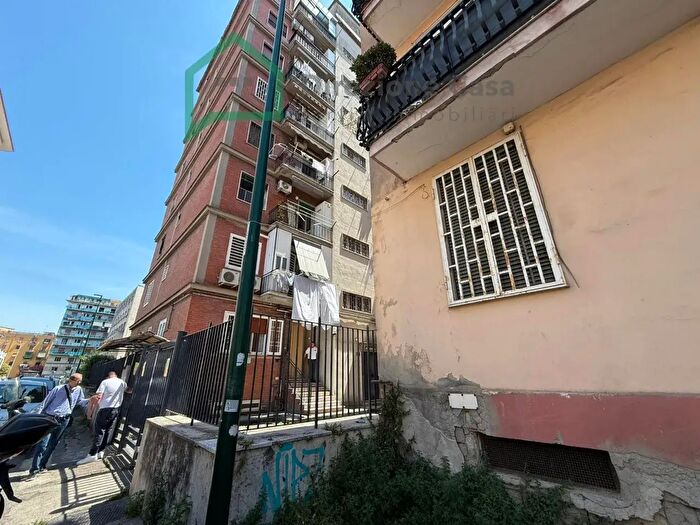 Appartamento trilocale in vendita in Via Vecchia Poggioreale, Napoli