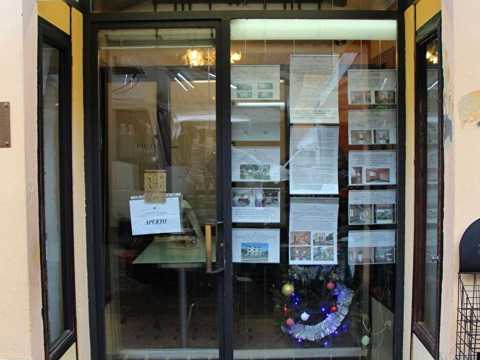 Appartamento bilocale in affitto in Via Carlo V, Centro, Correggio