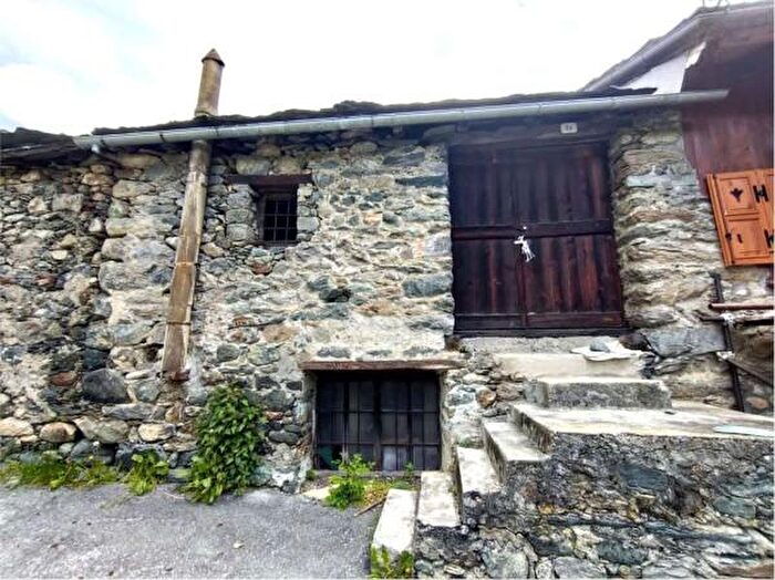 Casa bilocale in vendita in Frazione Pesan, Challand Saint Anselme
