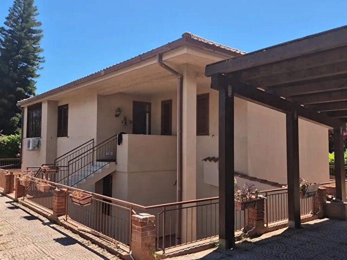Casa con 7 locali in affitto in Via Tommaso Natale, Palermo